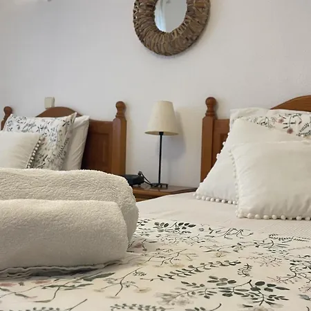 Montes De - 1bdr - 5 Min From The